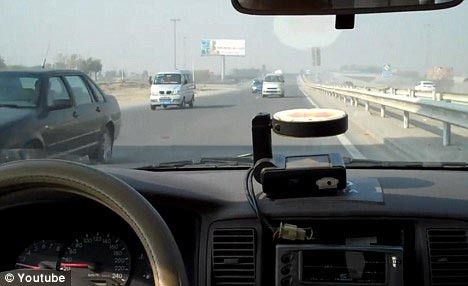 ▲ 할리우드 여배우 켈리 후가 중국 택시에 경악을 금치 못했다.ⓒ유투브 영상 캡쳐