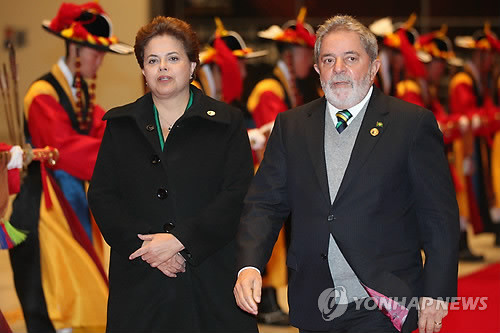 ▲ 루이스 이나시오 룰라 다 실바 브라질 대통령과 지우마 호세프 대통령 당선인이 11월11일 오후 G20 환영만찬이 열리는 용산 국립중앙박물관으로 들어가고 있다ⓒ연합뉴스