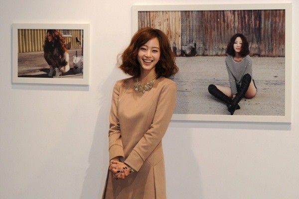 ▲ 17일 서울 청담동 갤러리 페이스에서 열린 '슈퍼스타T' 화보 제작발표회에 참석한 한예슬.  ⓒ 김상엽 기자