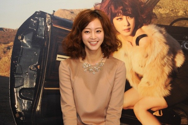 ▲ 17일 서울 청담동 갤러리 페이스에서 열린 '슈퍼스타T' 화보 제작발표회에 참석한 한예슬.  ⓒ 김상엽 기자