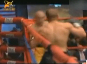 ▲ 무참하게 당하는 소림 고수의 시합장면.ⓒ온바오닷컴 캡처