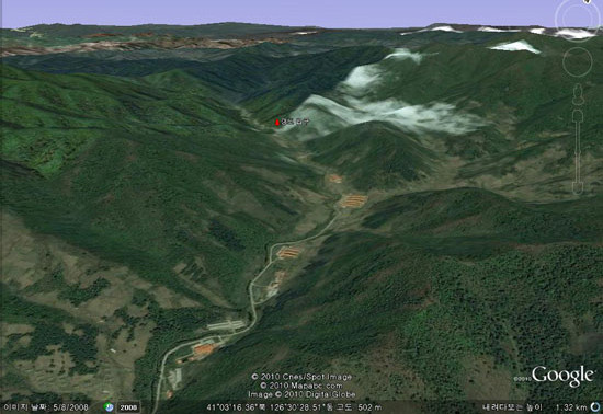 ▲ 김정일 지하벙커로 의심되는 자강도 산속 극비 지하시설 위치.ⓒ구글맵