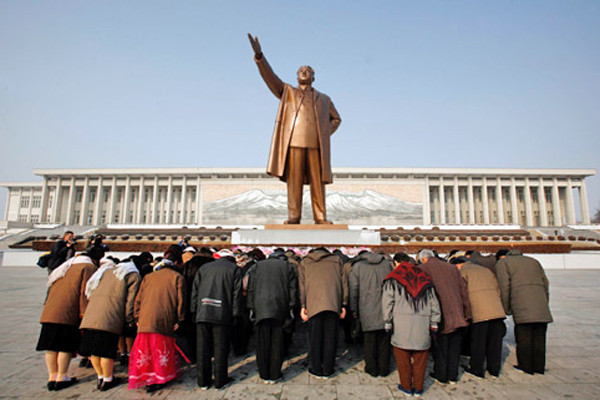 ▲ 김일성 동상. 이런 동상이 북한 전역에 수백 개가 넘는다. 이것을 모두 부순다고 김정일이 항복할까.ⓒ