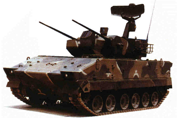 ▲ K-30 '비호' 자주대공포. 최고의 정밀도를 자랑한다는 스위스 엘리콘社의 30mm 기관포를 장착하고 있다.ⓒ