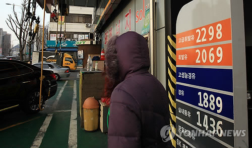 ▲ 국제 유가가 치솟으면서 일반 휘발유가 2000원이 넘는 주유소가 늘고 있다. ⓒ 연합뉴스