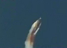 ▲ 인도에서 통신위성을 실은 로켓이 발사 직후 공중 폭발했다. ⓒ YTN 방송화면 캡쳐