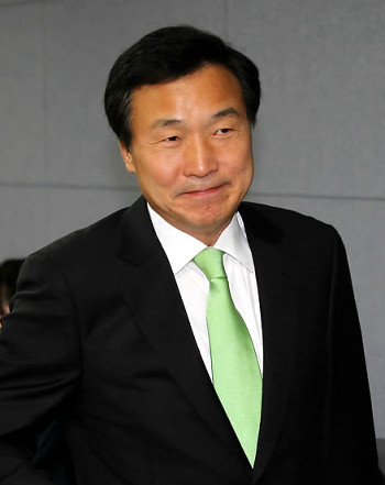 ▲ 민주당 손학규 대표가 29일 오전 영등포 당사에서 열린 최고위원회의에 참석하기위해 회의실로 들어오고 있다. ⓒ 연합뉴스