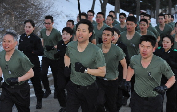 ▲ 오세훈 서울시장은 신묘년 첫 업무를 독거미부대 장병들과 구보로 시작했다.ⓒ서울시