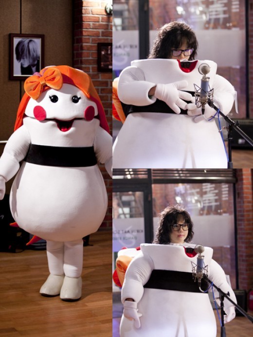 ▲ 초밥 소녀 아이유의 모습이 공개돼 화제다. ⓒ홀림&CJ미디어 제공