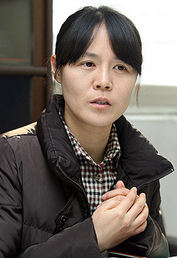 ▲ 여주군 가축방역관인 김형신(42) 씨. 김 씨는 지난달 26일 여주군 농가에서 구제역이 발생한 후 일주일간 현장에서 철야 근무를 했다.