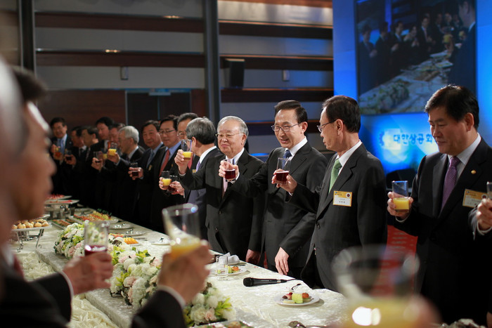 ▲ 이명박 대통령이 5일 대한상의 주최 경제계 신년 인사회에 참석해 인삿말을 하고 있다.ⓒ 청와대