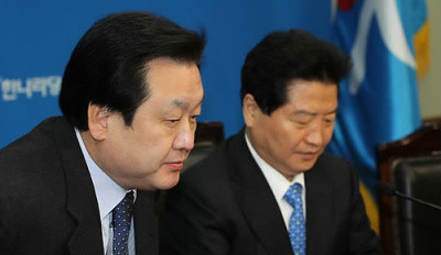 ▲ 김무성 한나라당 원내대표(왼쪽)가 6일 템플스테이 예산누락으로 빚어진 불교계와의 갈등에 관해 