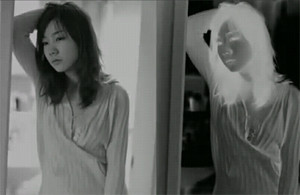 ▲ 중국의 한 명문대 여대생이 학업을 지속하기 위해 교내서 자신의 누드사진 전시회를 개최해 논란이 되고 있다.ⓒ온바오닷컴 캡처