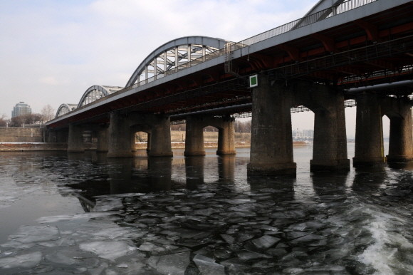 ▲ 얼어붙은 한강 모습ⓒ서울시