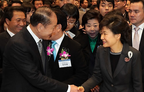 ▲ 박근혜 전 대표와 인사하는 이상득 의원 ⓒ 자료사진