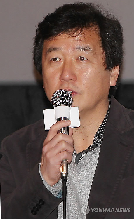 ▲ 10일 오후 왕십리 CGV에서 열린 영화 '글러브' 언론시사회에서 감독 강우석이 간담회를 갖고 있다.