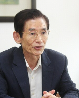 ▲ 여전히 엄한 교육 방식을 고수 중인 수원시 A학원장. 그는 아직도 체벌은 최소한의 필요악이며 학부모 학생들도 이를 원한다고 말했다ⓒ뉴데일리