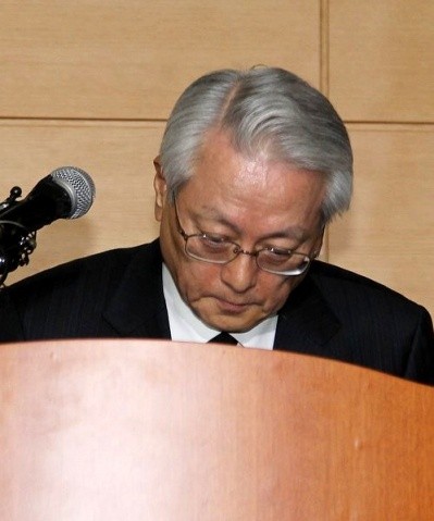 ▲ 정동기 감사원장 내정자가 사퇴의 변을 밝히며 고개숙이며 