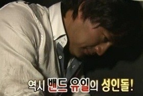 ▲ 필로폰과 대마초를 불법 투약하고 일부를 밀반입한 혐의로 구속 기소된 탤런트 김성민이 호송차량에 탑승한 채로 공판이 열리는 서울중앙지법으로 호송되고 있는 모습.  ⓒ 뉴데일리