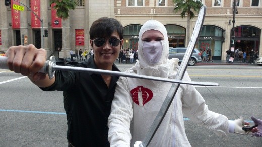 ▲ 이병헌이 미국 차이니즈 씨어터 거리를 걷다 만난 '지.아이.조' 스톰 쉐도우' 캐릭터맨.  ⓒ 뉴데일리