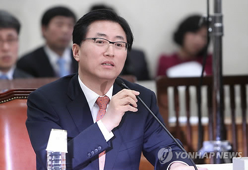 ▲ 최중경 지식경제부장관 내정자가 18일 국회 지식경제위원회에서 열린 인사청문회에서 의원들의 질의에 답변하고 있다. ⓒ 연합뉴스