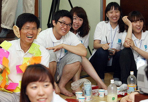 ▲ 지난해 7월 육도에서 김문수 경기지사와 대학생과의 소통 캠프ⓒ경기도