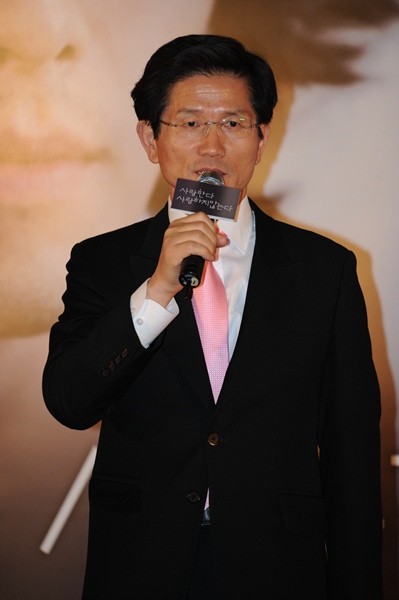 ▲ 김문수 경기지사가 영화 '사랑한다, 사랑하지 않는다'제작보고회에 참석해 "뜨거운 관심"에 고마움을 전했다.ⓒ김상엽 기자