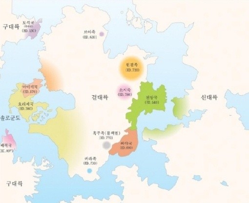 ▲ ED.11세기 : 걸그룹 열국시대. 원걸제국의 완전한 몰락과 수많은 부족의 봉기가 일어났다. 소시, 카라, 21제국의 해외 식민지 개척이 활발히 이뤄졌다. 일본, 동남아시아, 유럽 등지에서 인기를 모으고 있는 걸그룹의 행보를 식민지 개척에 비유한 점이 흥미롭다. 아래 그림은 내홍 양상을 보이고 있는 카라제국이 지도상에서 사라진 모습.