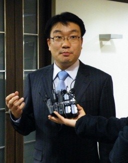 ▲ 21일 서울 역삼동 법무법인 랜드마크 사무실에서 열린 기자회견에서 카라 3인의 입장을 대변하고 있는 홍명호 변호사.  ⓒ 뉴데일리