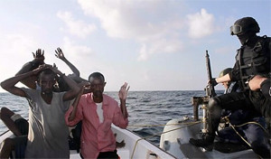 ▲ 포로로 잡힌 소말리아 해적들.ⓒ자료사진