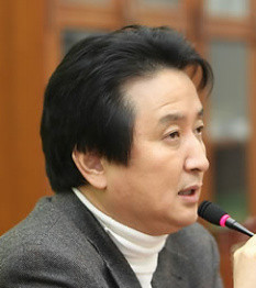 ▲ 김영환 국회지식경제위원장이 최중경 지경부 장관 내정자의 인사청문보고서 채택과 관련해 이명박 대통령이 ㅈ기접 자신에게 전화한데 대해 소회를 밝혔다. ⓒ 연합뉴스