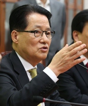 ▲ 개헌 반대 의사를 피력하고 있는 박지원 민주당 원내대표. ⓒ연합뉴스