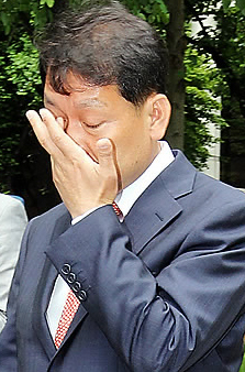 ▲ 이광재 강원도지사가 지난 2심 판결에서 상실형을 받고 눈물을 보이고 있다. ⓒ 자료사진