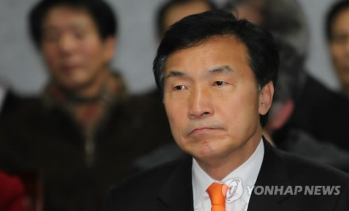 ▲ 민주당 손학규 대표가 27일 오후 인천시 남구 숭의동 남구청에서 열린 '더 가까이 국민과 함께하는 희망대장정 시민토론마당'에 참석, 굳은 표정을 짓고 있다.ⓒ 연합뉴스