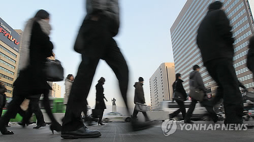 ▲ 직장 생활에서 가장 도움이 안 되는 스펙은 석·박사 학위 이상의 고학력인것으로 조사됐다.ⓒ연합뉴스