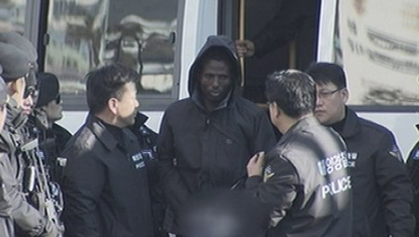 ▲ 석해균 선장에게 총격을 가한 해적 '모하메드 아라이'의 모습. [SBS 뉴스 화면캡쳐]ⓒ