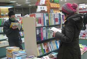 ▲ 상하이 서점의 한국어코너.ⓒ상하이저널 캡처