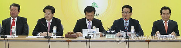 ▲ 7일 오전 민주당 영등포 당사에서 열린 최고위원회의에서 민주당 지도부가 생각에 잠겨 있다. ⓒ 연합뉴스