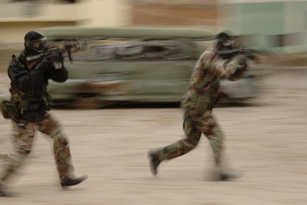 ▲ 해군 UDT/SEAL 대원들이 이동간 사격훈련을 하고 있다.ⓒ