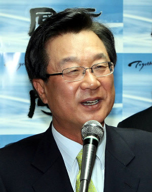 ▲ 강재섭 전 한나라당 대표가 분당을 보궐 선거를 앞두고 정운찬 전 총리 후보 영입설과 관련해 날선 반응을 보였다. ⓒ 연합뉴스