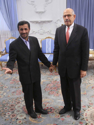 ▲ 엘바라데이와 이란 핵개발의 주역 아마디네자드.