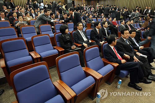 ▲ 9일 오후 국회에서 한나라당 개헌 의원총회가 진행되고 있다.ⓒ연합뉴스