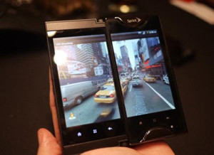 ▲ 투 스크린 장착 스마트폰.ⓒ유코피아닷컴 캡처