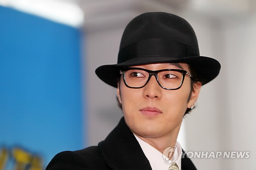 ▲ 지난해 강원도 춘천시 춘천역에서 열린 한류관광열차의 환영행사에 참석한 배우 소지섭.   ⓒ 연합뉴스