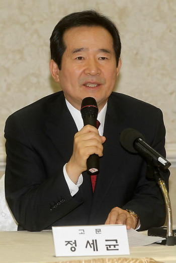 ▲ 정세균 민주당 최고위원이 자신의 싱크탱크인 '국민시대' 출범 기념회장에서 박근혜 전 한나라당 대표의 복지정책을 두고 "사이비"라며 맹비난했다. ⓒ 연합뉴스