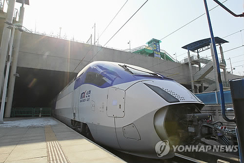 ▲ KTX열차의 대전-서울구간 고속선로 운행이 12일 오후 6~7시께나 정상화 될 전망된다. ⓒ연합뉴스