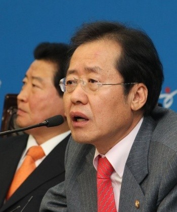 ▲ 홍준표 최고위원이 개헌과 관련해 정당, 국회가 아닌 대통령이 직접 나설 것은 촉구했다. ⓒ 연합뉴스