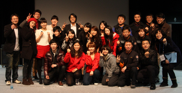 ▲ 12일 영등포구 문래예술공장에서 열린 서울시 '한마음 콘서트'에 참가한 출연진들. 이들은 모두 무료로 자신의 재능을 기부해 외국인 노동자들과 다문화 가정을 위한 공연을 준비했다. ⓒ 뉴데일리