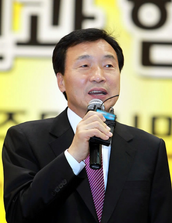 ▲ 손학규 민주당 대표는 이명박 대통령이 개헌과 관련해 직접 발의하지 않을 것으로 내다봤다. ⓒ 연합뉴스