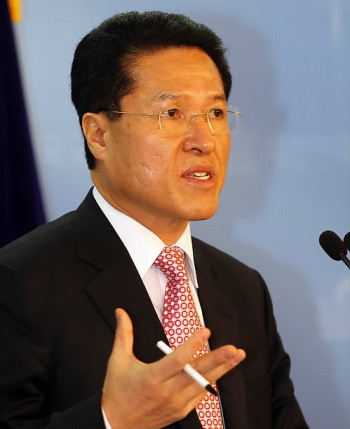 ▲ 정운천 한나라당 최고위원이 구제역 매몰지 침출수를 퇴비로 활용할 수 있다는 자신의 발언이 와전된 것이라고 밝혔다. ⓒ연합뉴스